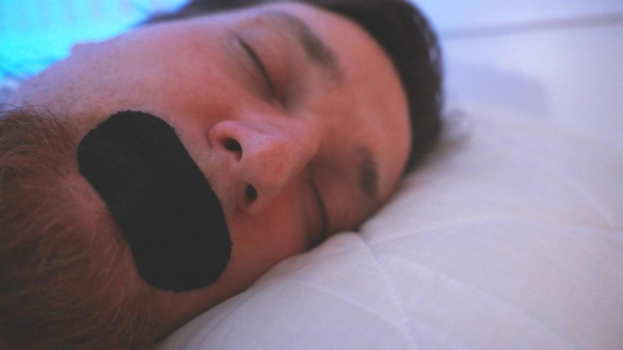 TikTok'un 'ağız bandı' trendine uyarı