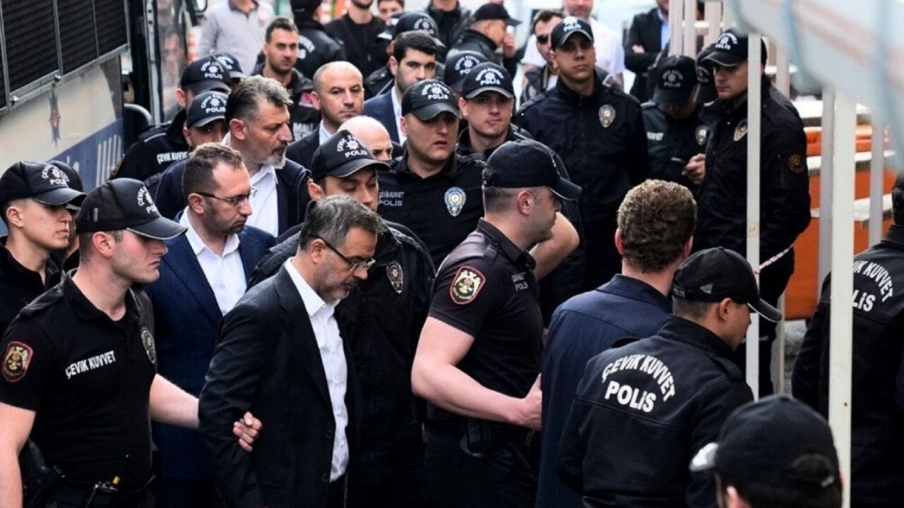 Görevden uzaklaştırılan belediye başkanlarıyla ilgili açıklama