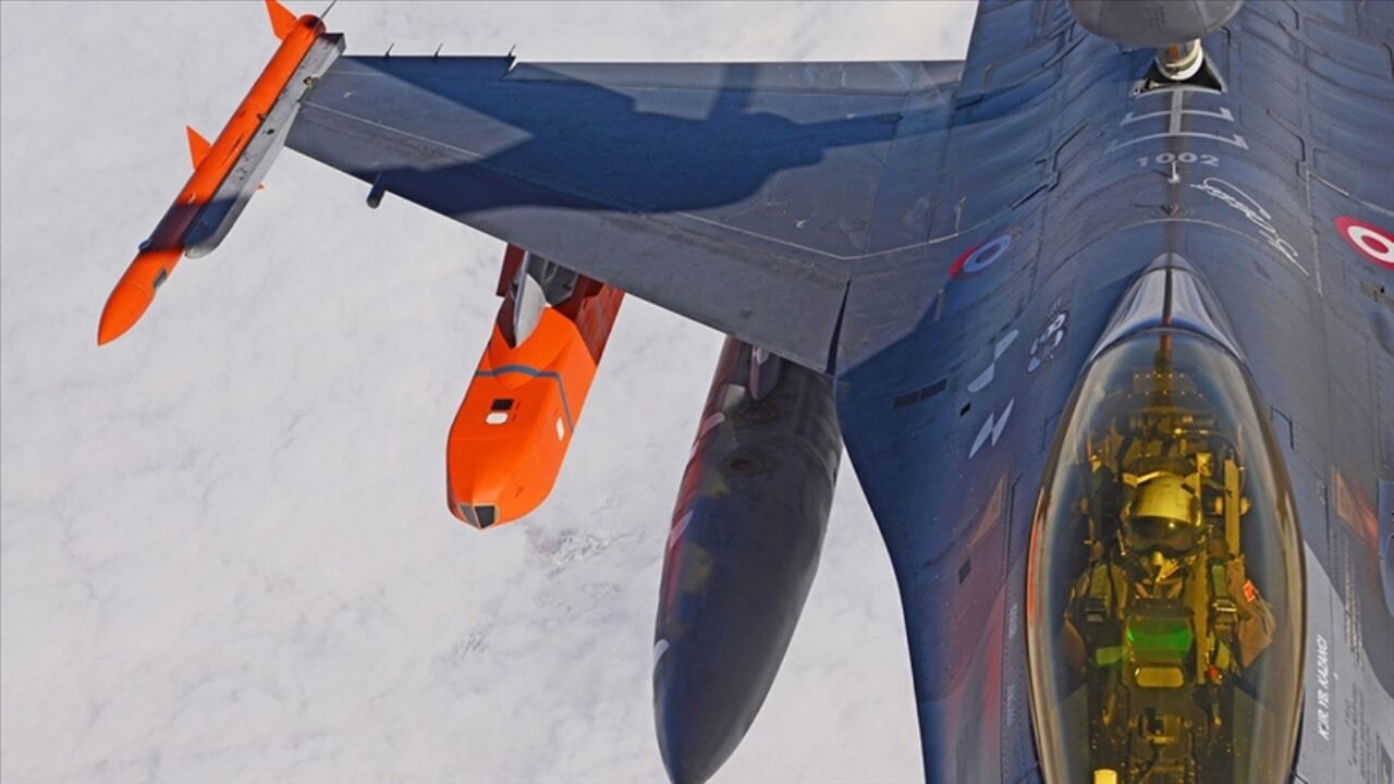 Uzun menzilli seyir füzesi SOM, yerli motoruyla hedefi tam isabet vurdu