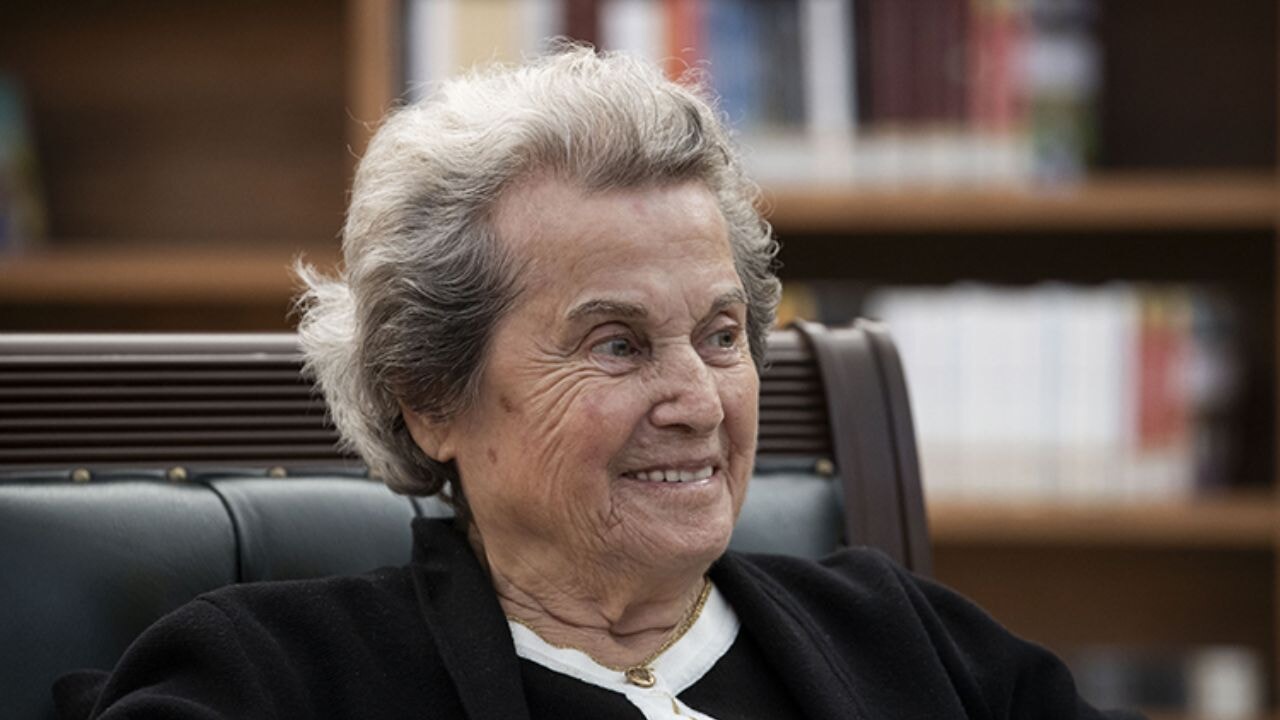 Sezai Karakoç, onun için yazmıştı: 'Mona Roza' vefat etti