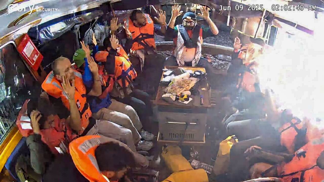 İsrail ordusu Madleen gemisini bastı, 12 aktivist kayıp