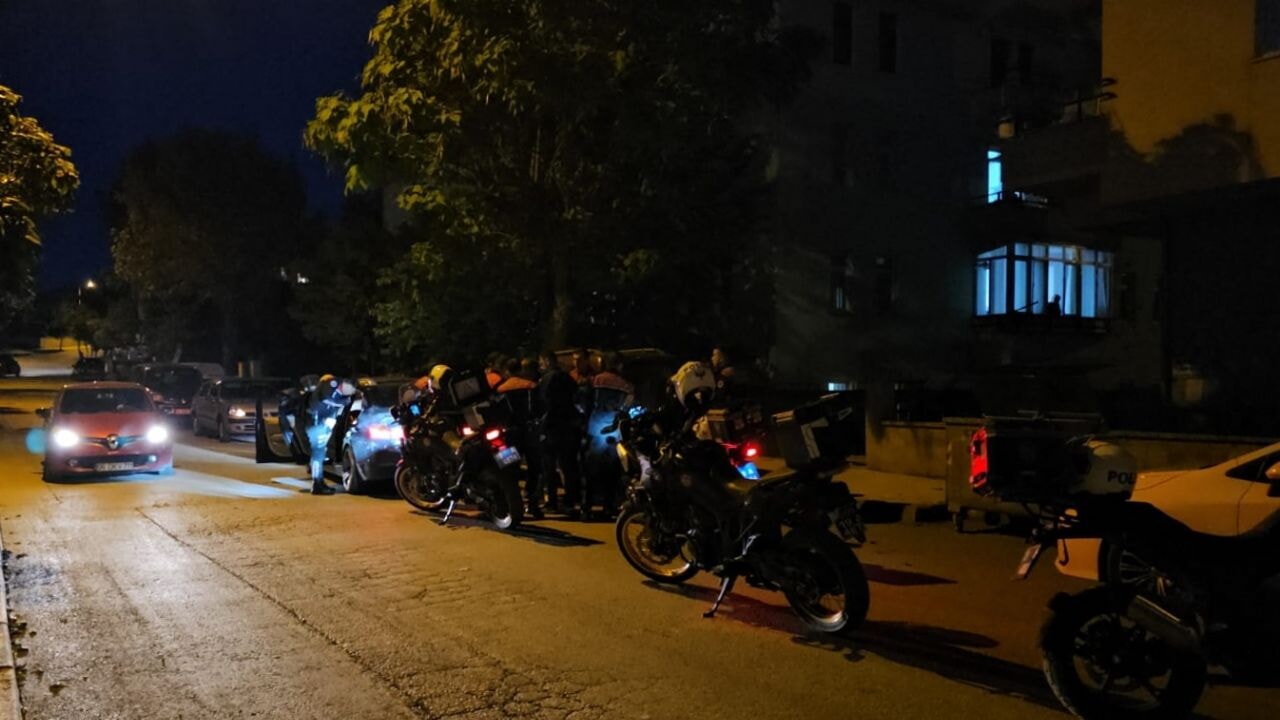 Çorum'da silahlı kavga: Polis memuru ve bir kişi vuruldu