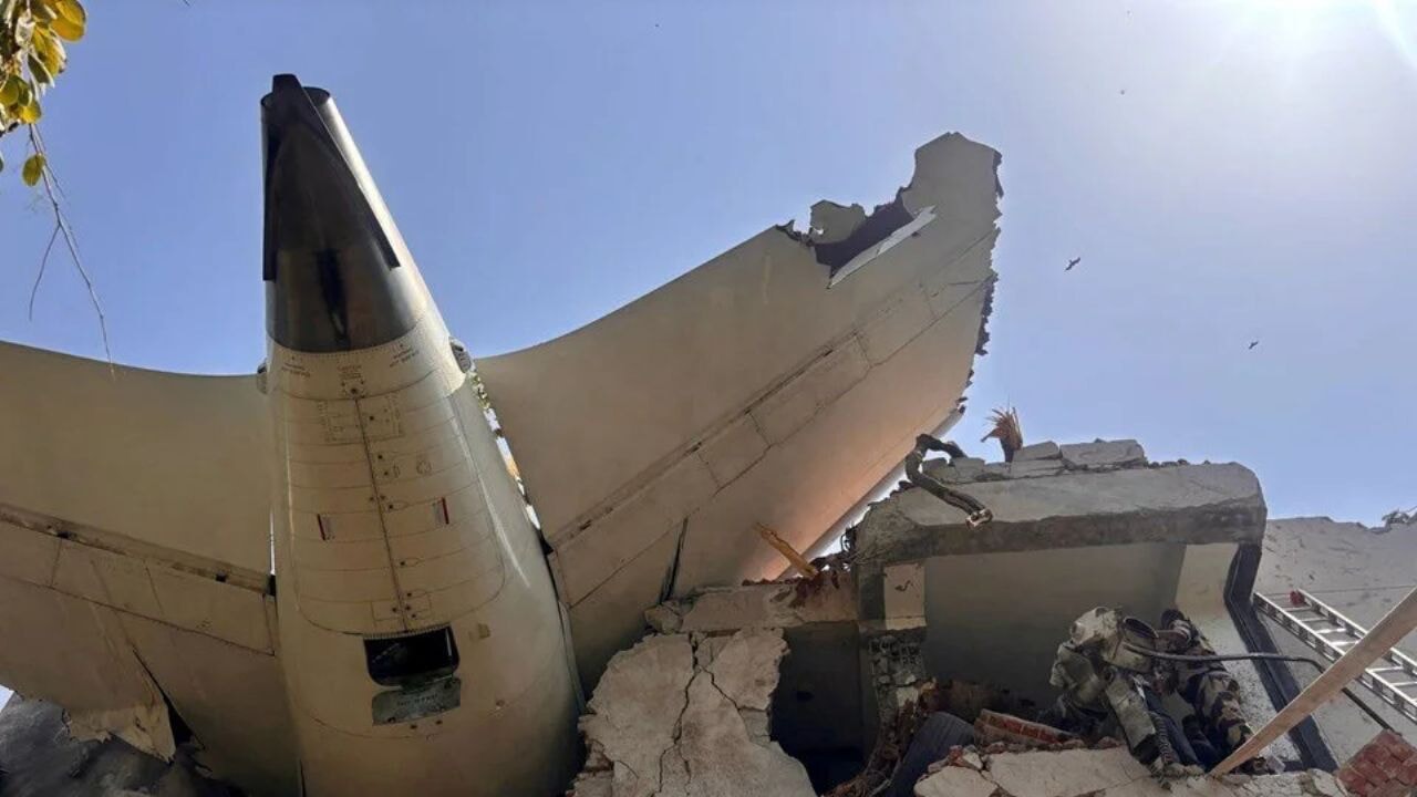 Hindistan'daki yolcu uçağı faciasından detaylar