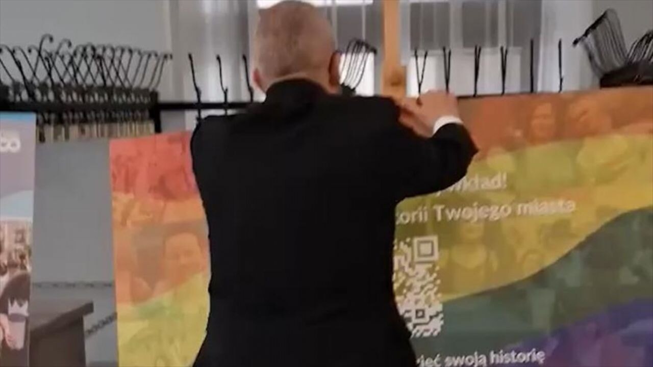 Polonya meclisinde 'LGBT rezaleti'
