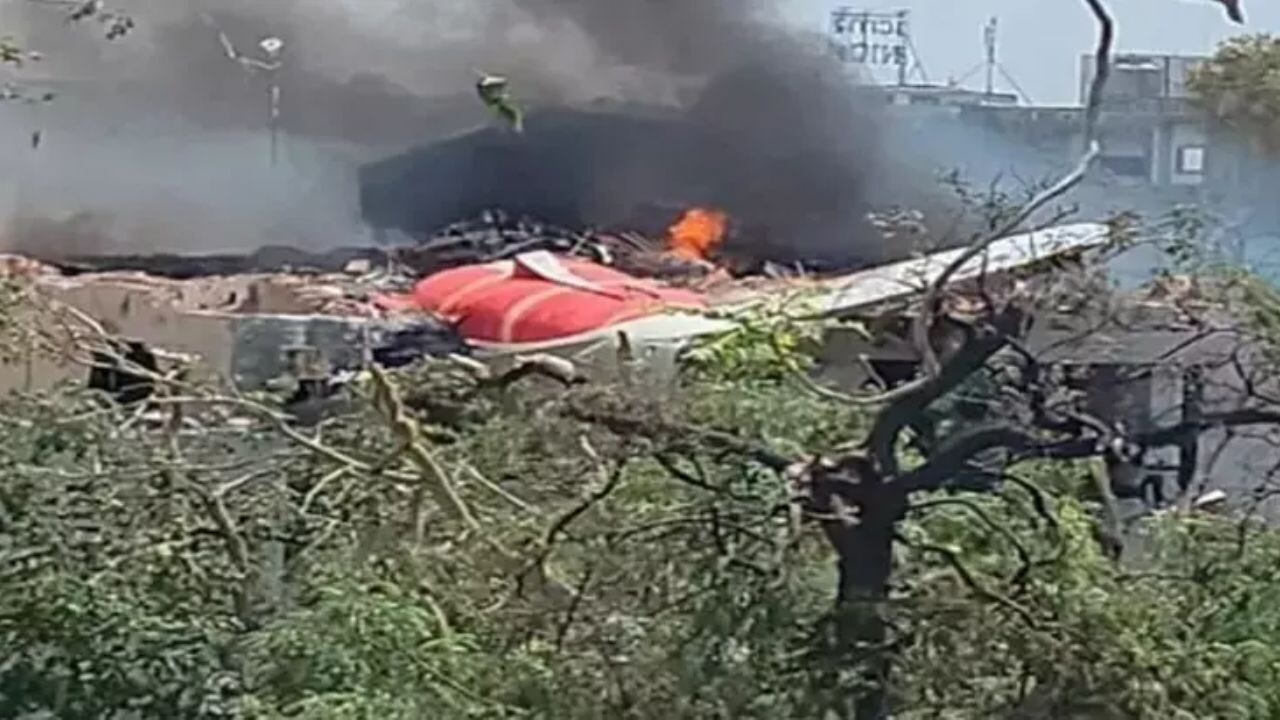 Boeing 787-8 uçağı Hindistan'da düştü: 241 kişi öldü, 1 kişi kurtuldu