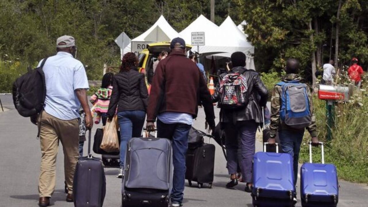 ABD, yüz binlerce göçmene tebligat gönderdi