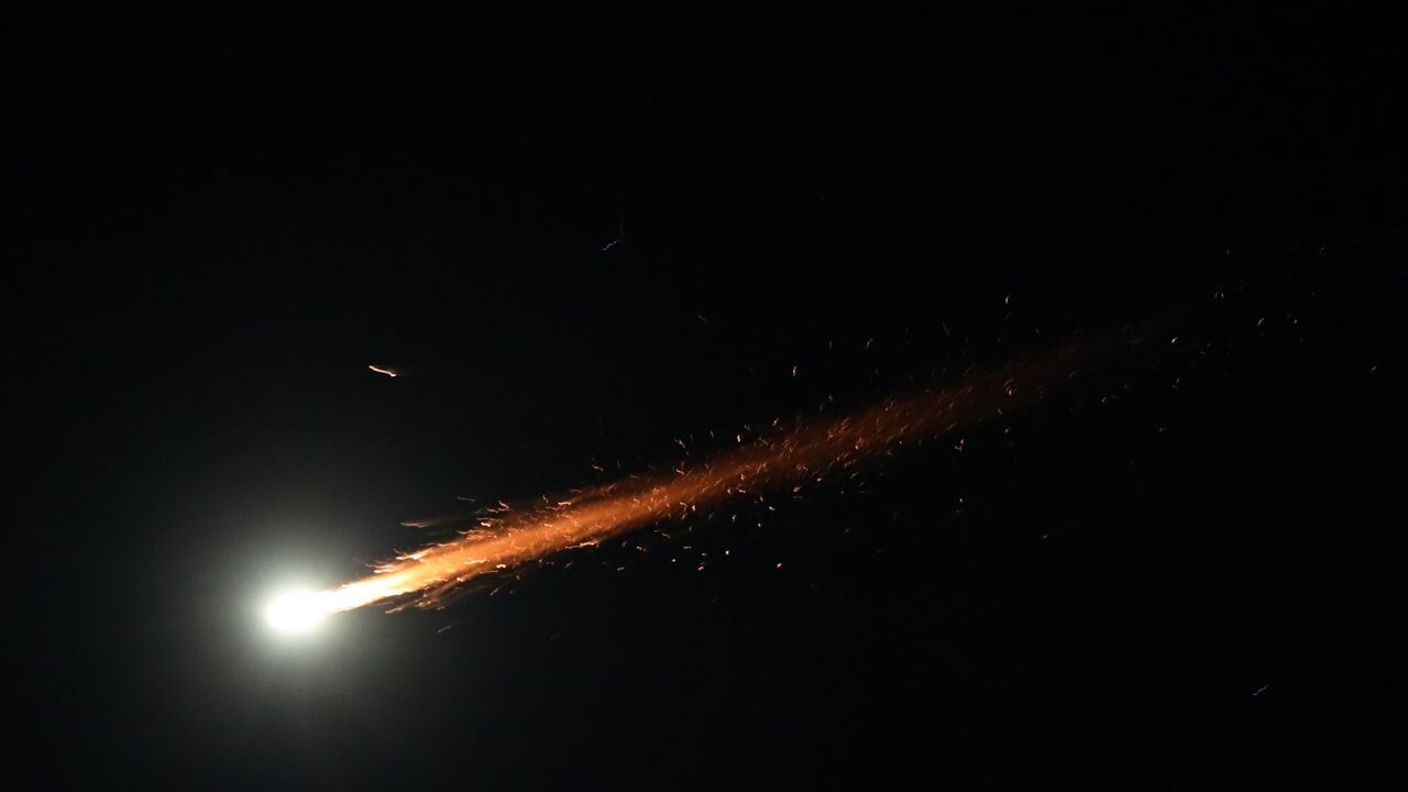 İran İsrail'e balistik füzelerle karşılık verdi: El Halil'de panik