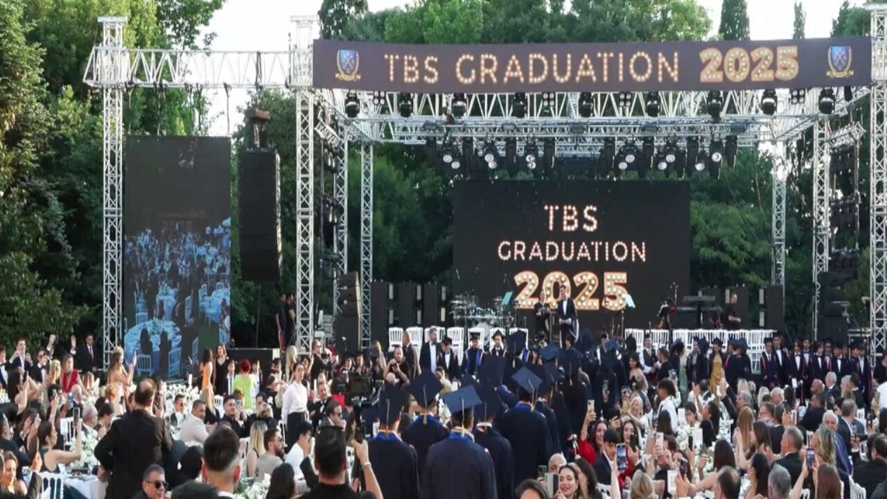 Ünlülerin ve milyarderlerin çocukları Tarabya İngiliz Okulları'ndan mezun oldu