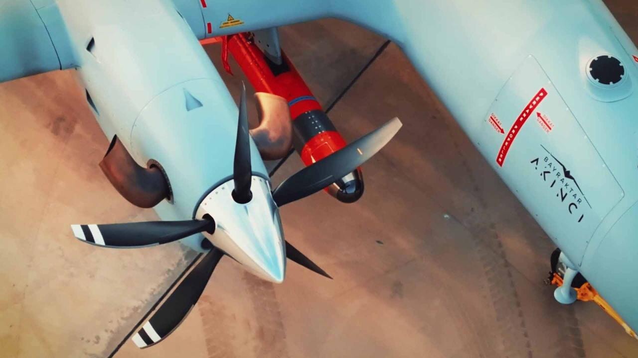 Akıncı'dan ÇAKIR füzesi ile hedefe tam isabet