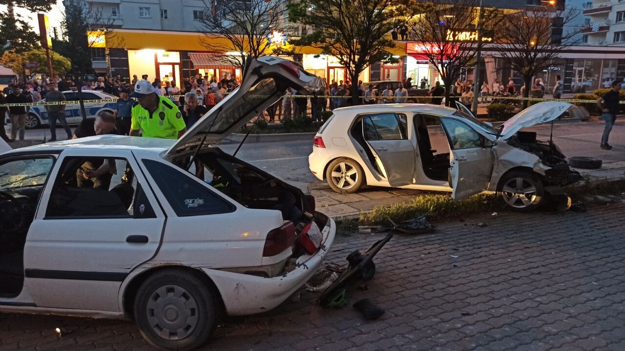 Ankara Kahramankazan'da korkunç trafik kazası