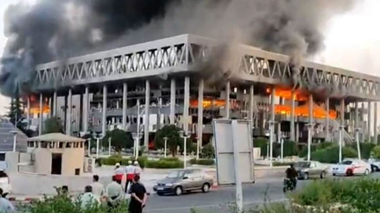 İsrail, İran devlet televizyonu binasını vurdu