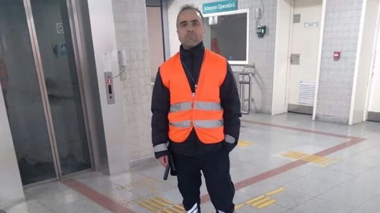 Trende sigara içtiği için kendisini uyaran güvenlik görevlisini öldürdü