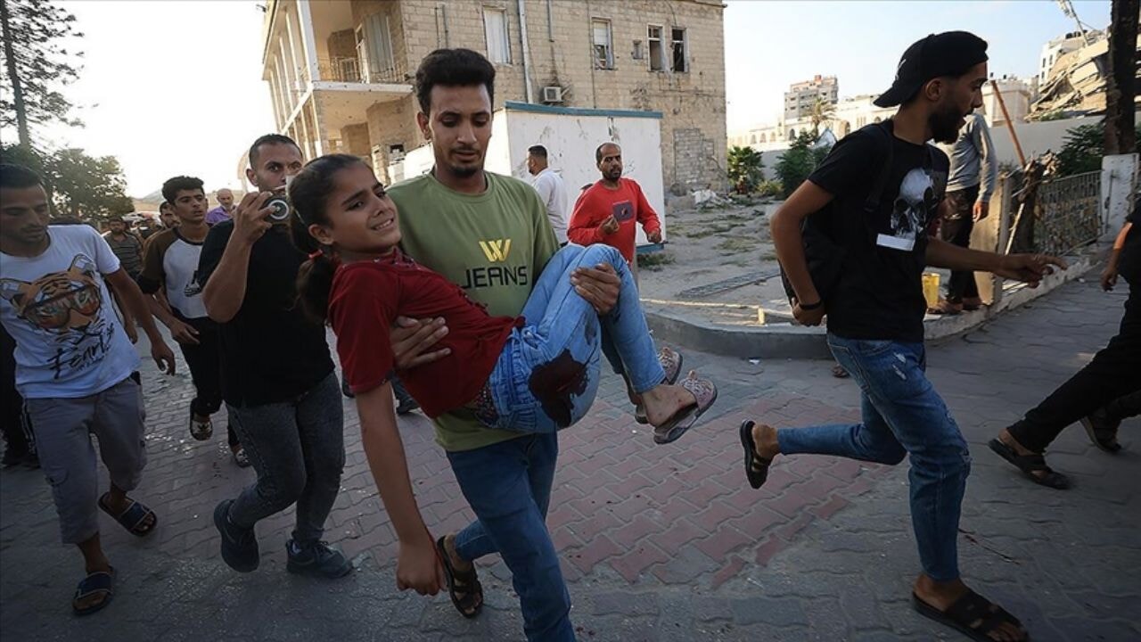 İsrail Gazze'de yardım bekleyenlere saldırdı! 16 kişi şehit, 100 yaralı