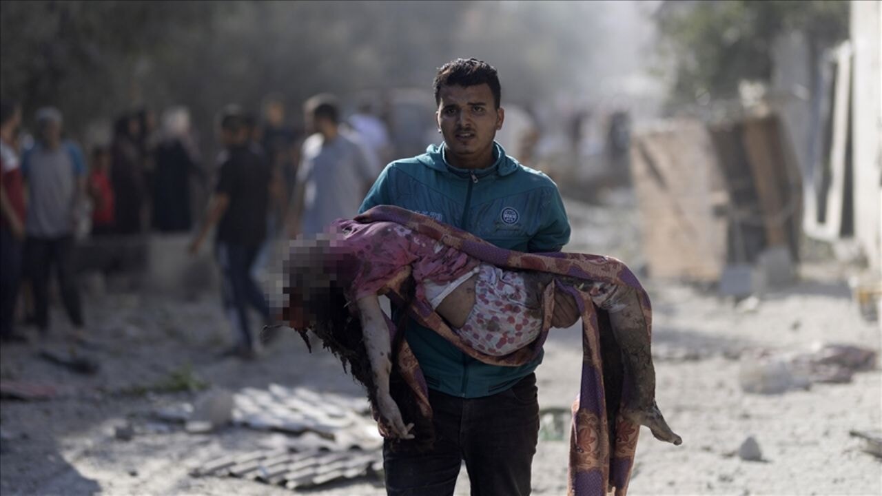 Soykırımcı İsrail Gazze'de yardım bekleyenlere saldırdı!