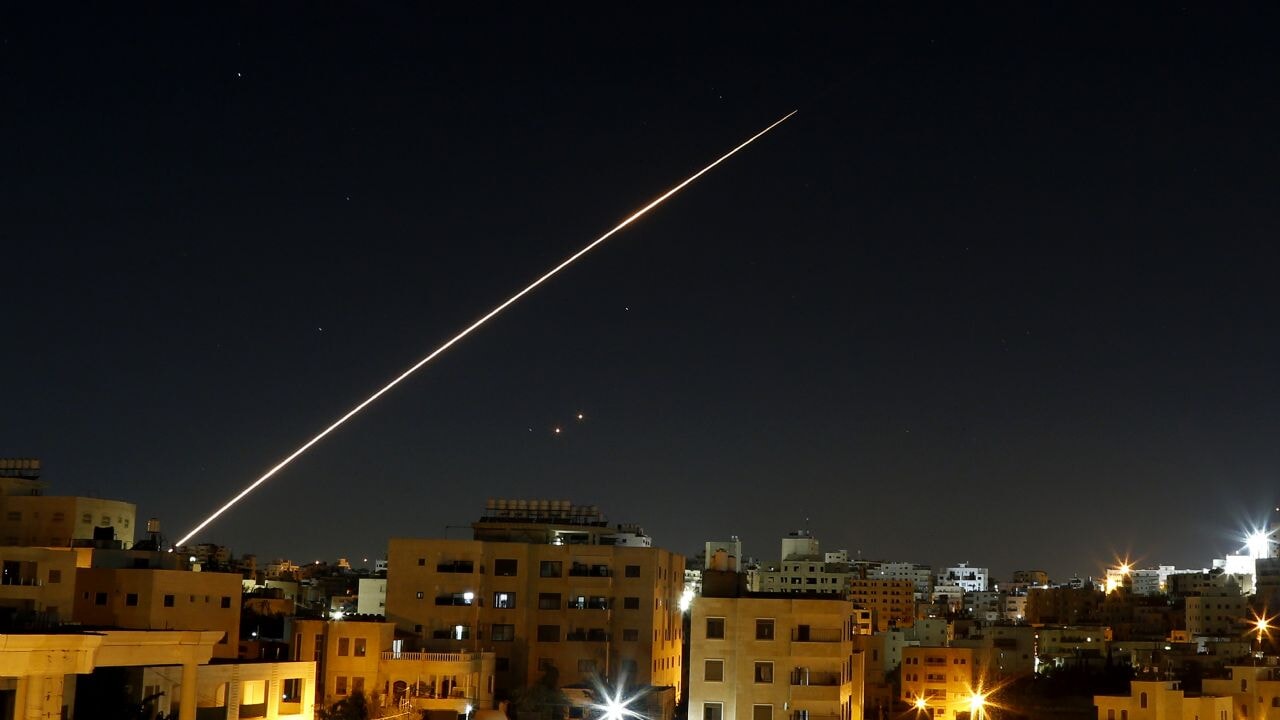 İsrail'e sert yanıt: İran, Tel Aviv'i füze ile vurdu