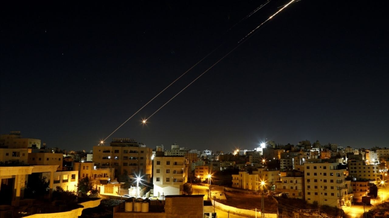 İran hava savunma sistemleri İsrail füzelerine karşı ateşlendi