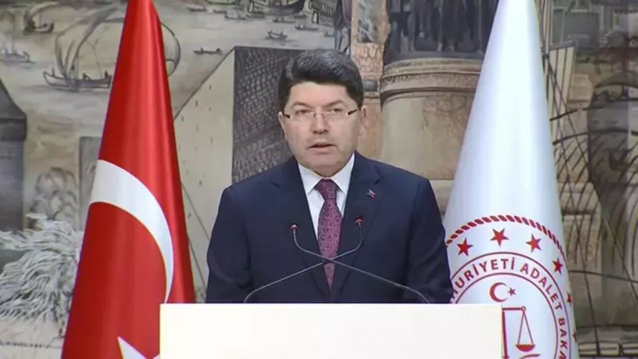 Bakan Tunç: Hakaret ve tehdit ifade özgürlüğü bahanesi olamaz