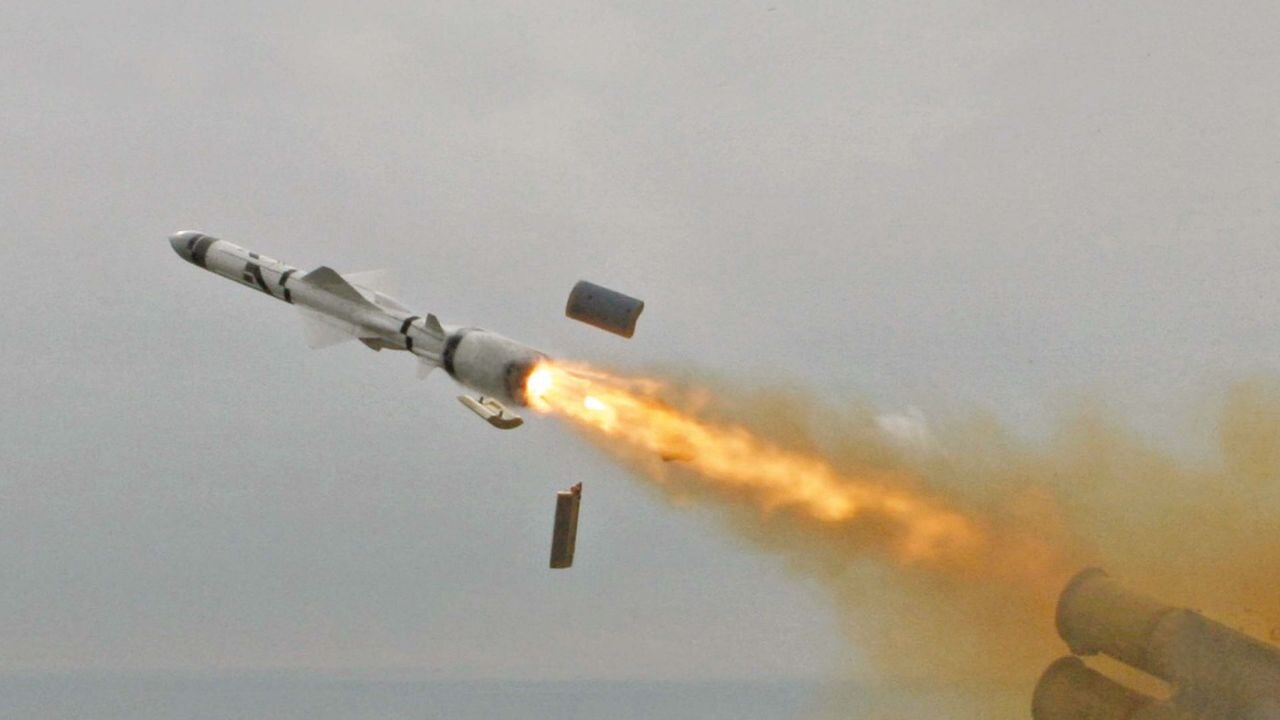 İran'dan Katar'daki ABD üssüne füze saldırısı