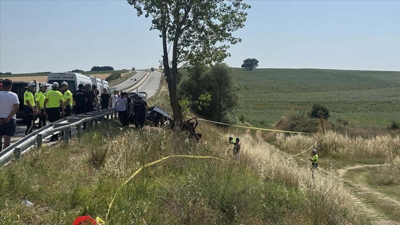 Uzunköprü'de feci trafik kazası: Ölenler aynı aileden