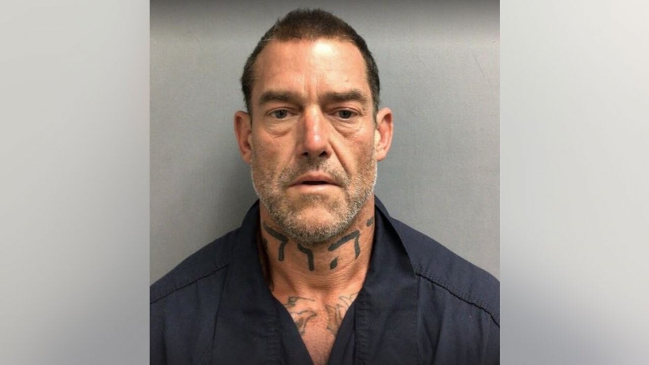 Dövmeli siyonist, rahibi 'İsrail için' öldürdü