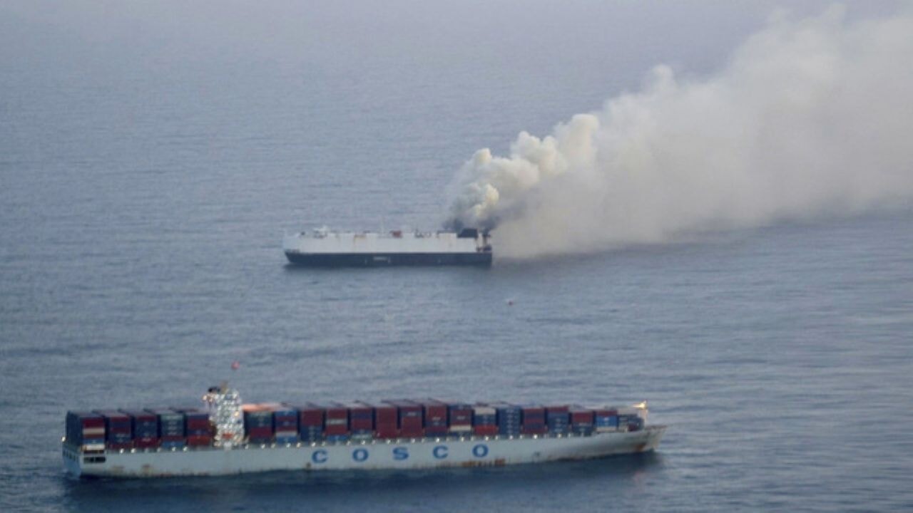 ABD'de kargo gemisi battı: 3 binden fazla araç denize gömüldü