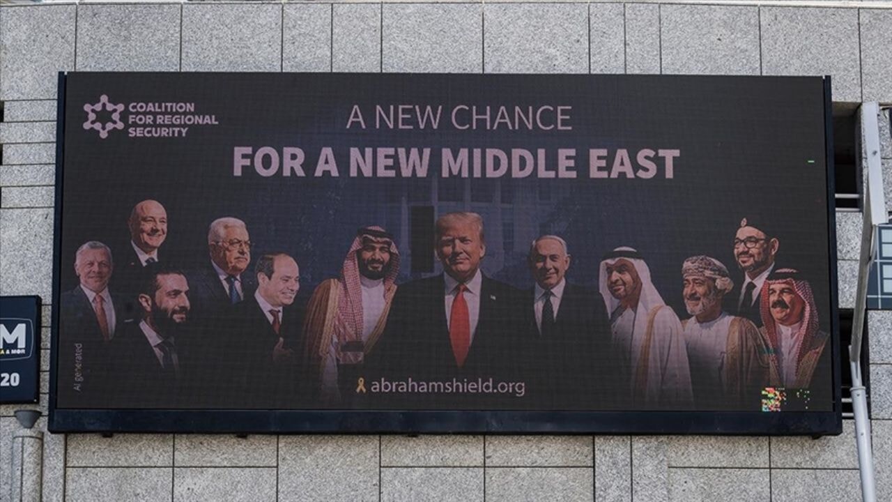 Siyonist damgalı 'İsrail-Arap normalleşmesi' afişleri!