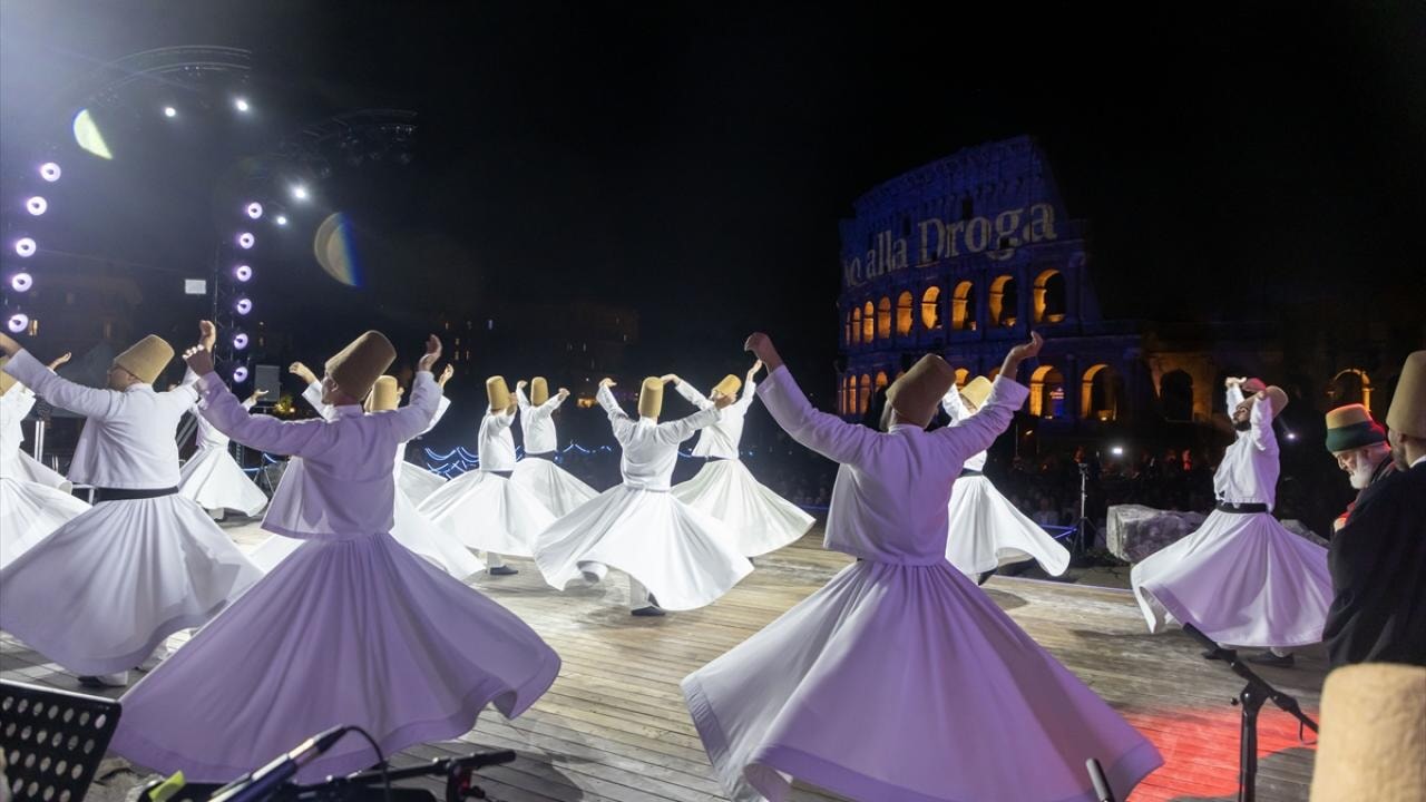 Roma'nın simge yapısı Kolezyum'un önünde Mevlevi Sema Töreni yapıldı