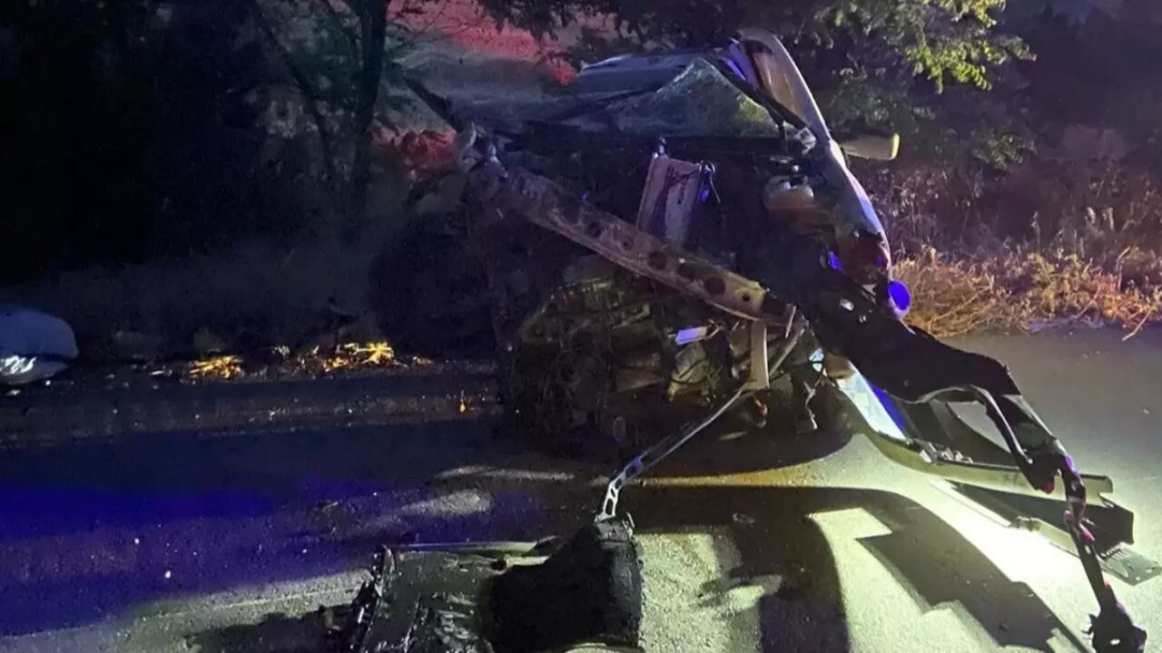 Balıkesir'de trafik kazası: Tıra çarpan otomobilde 3 ölü