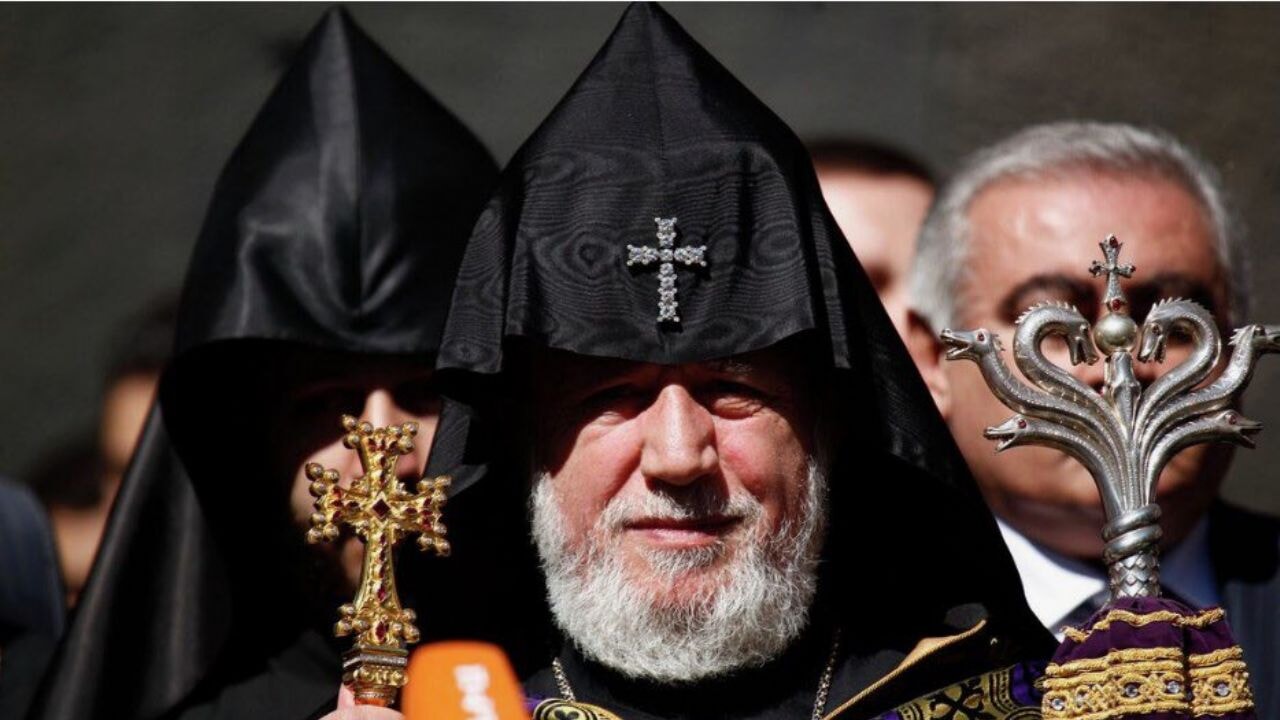 Ermenistan'da Paşinyan-Kilise kavgası: ''Zina eden 'bekar' din adamı'