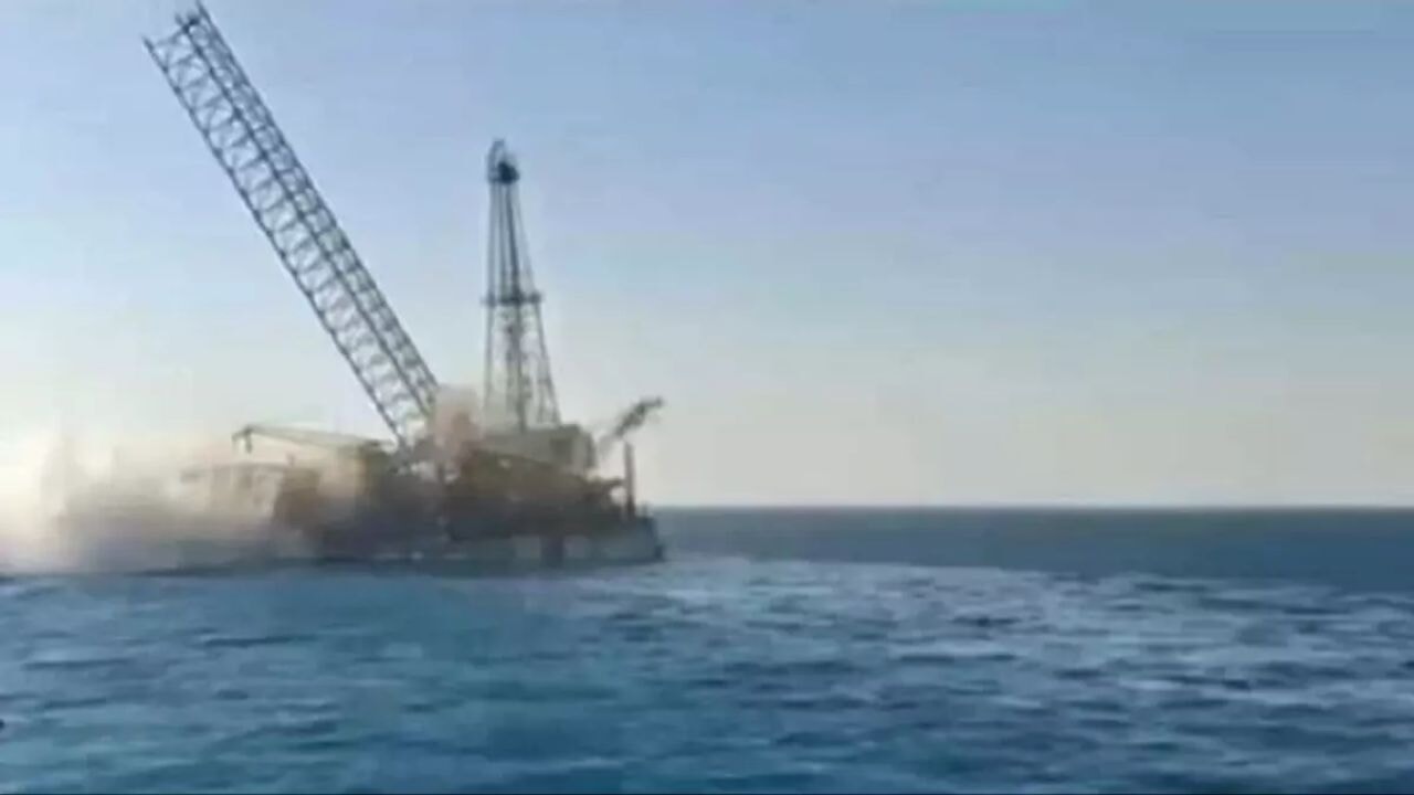 Mısır'da deniz faciası! Sondaj gemisi devrildi çok  sayıda ölü ve yaralı var