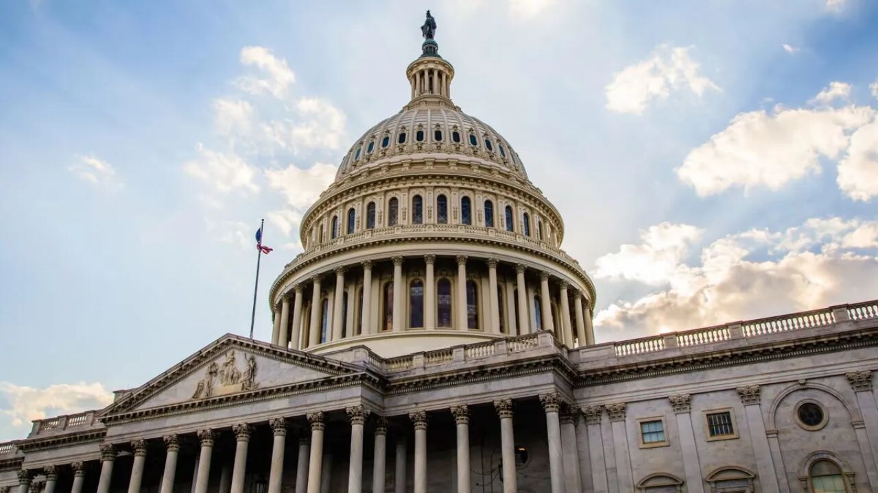 Trump'ın 'vergi indirimi' tasarısı Senato engelini aştı