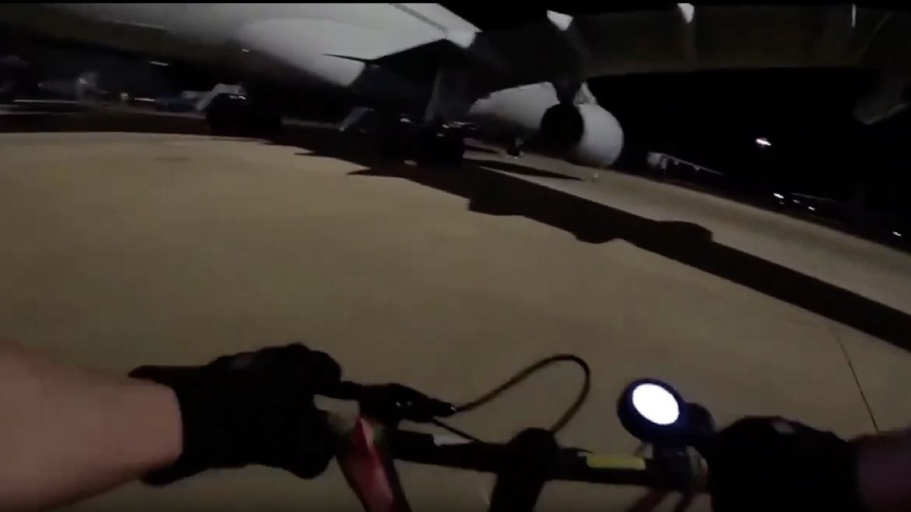 Filistin destekçileri iki İngiliz askeri uçağına ağır hasar verdi