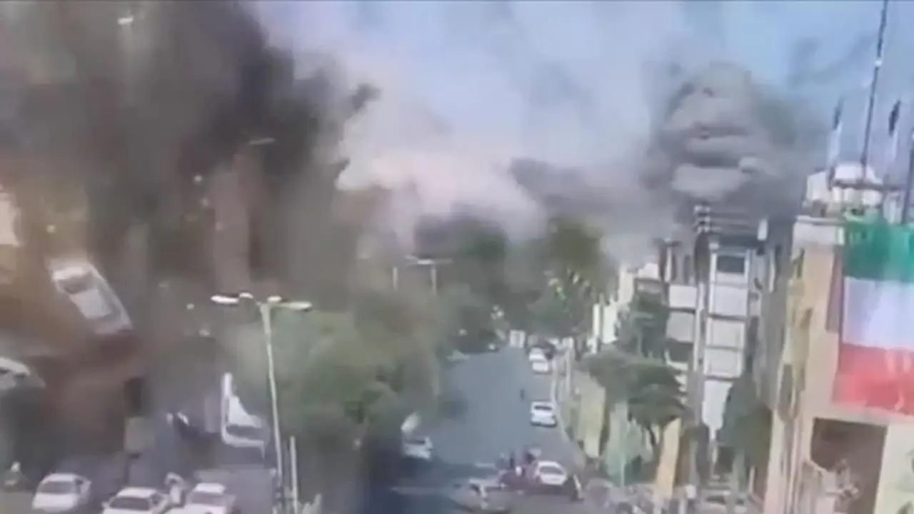 İran, İsrail saldırısında havaya uçan araçların yer aldığı görüntüyü paylaştı