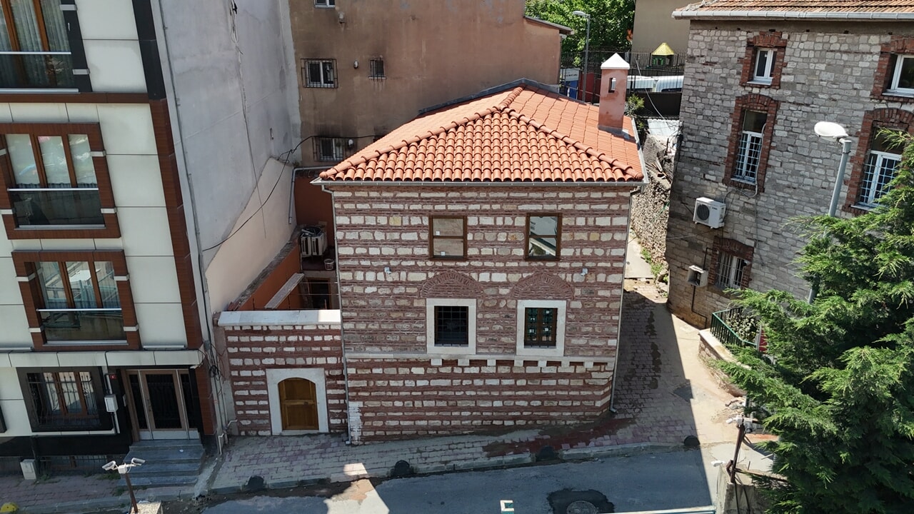 Fatih'te Asırlık Mektep Yeniden Hayat Buldu