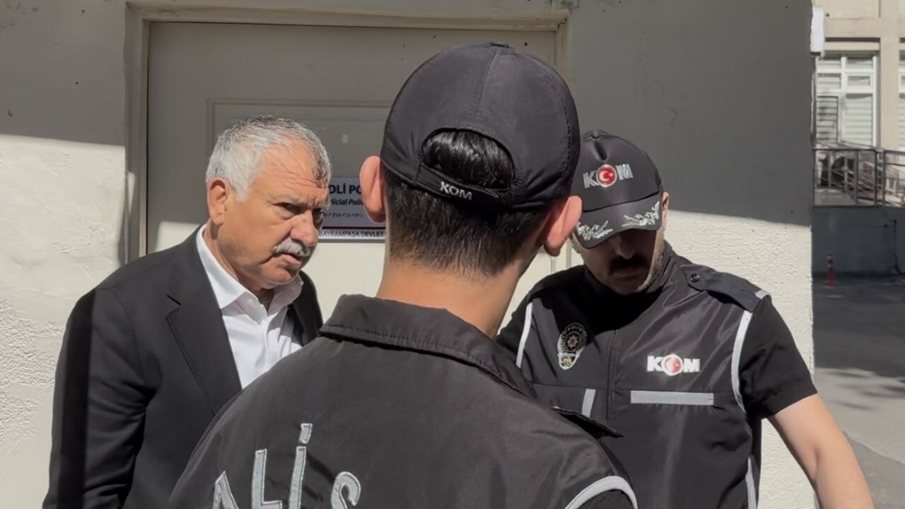 Adana ve Adıyaman'da deprem etkisi: Belediye başkanları gözaltına alındı