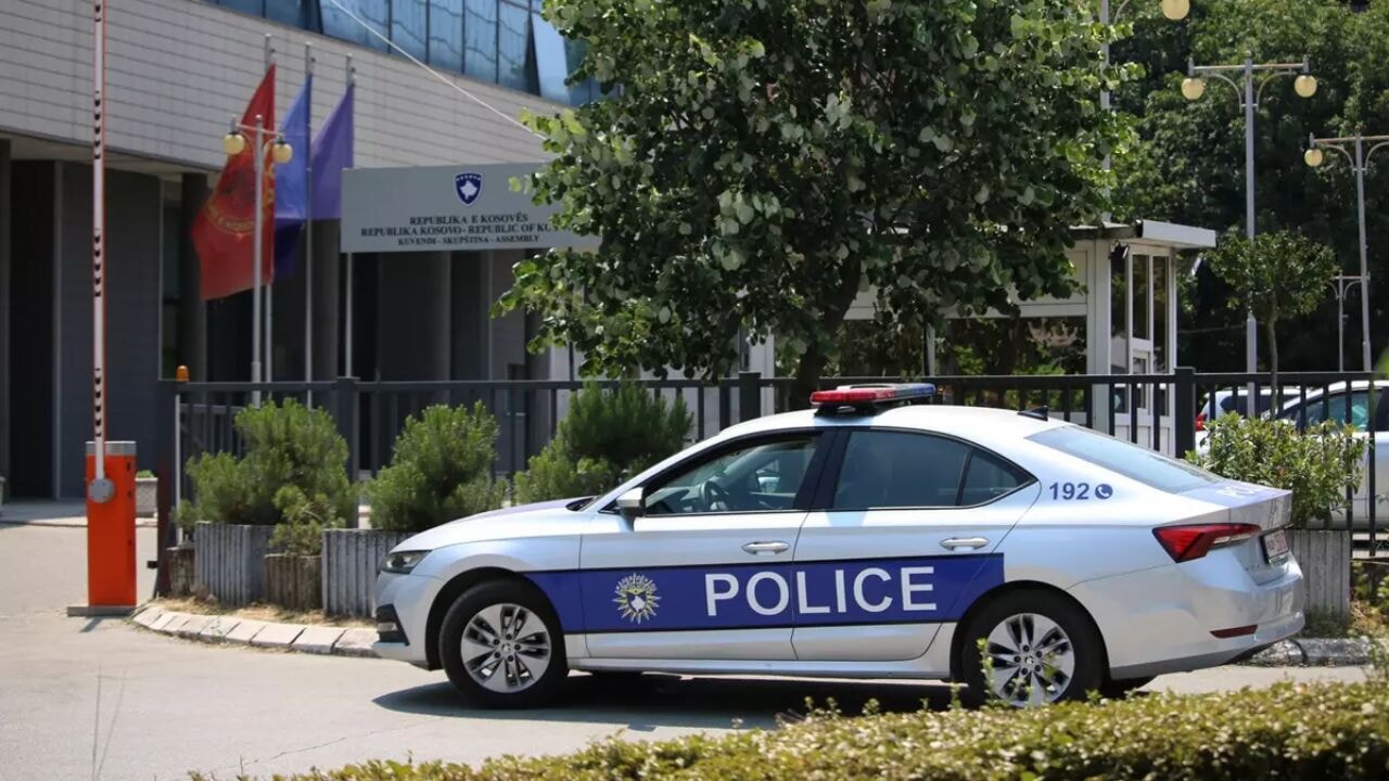 Kosova Meclisi'nde bomba alarmı!