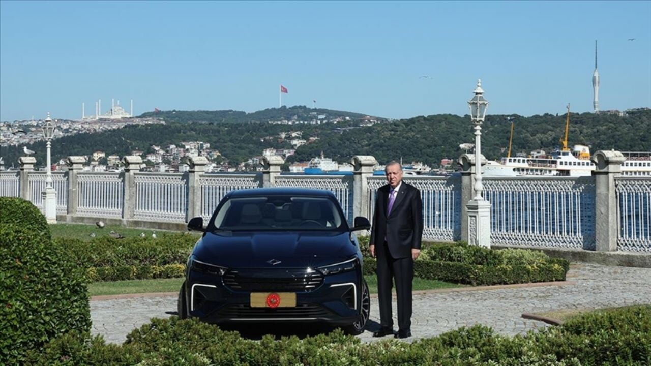Cumhurbaşkanı Erdoğan, Togg'un yeni modeli T10F'yi test etti