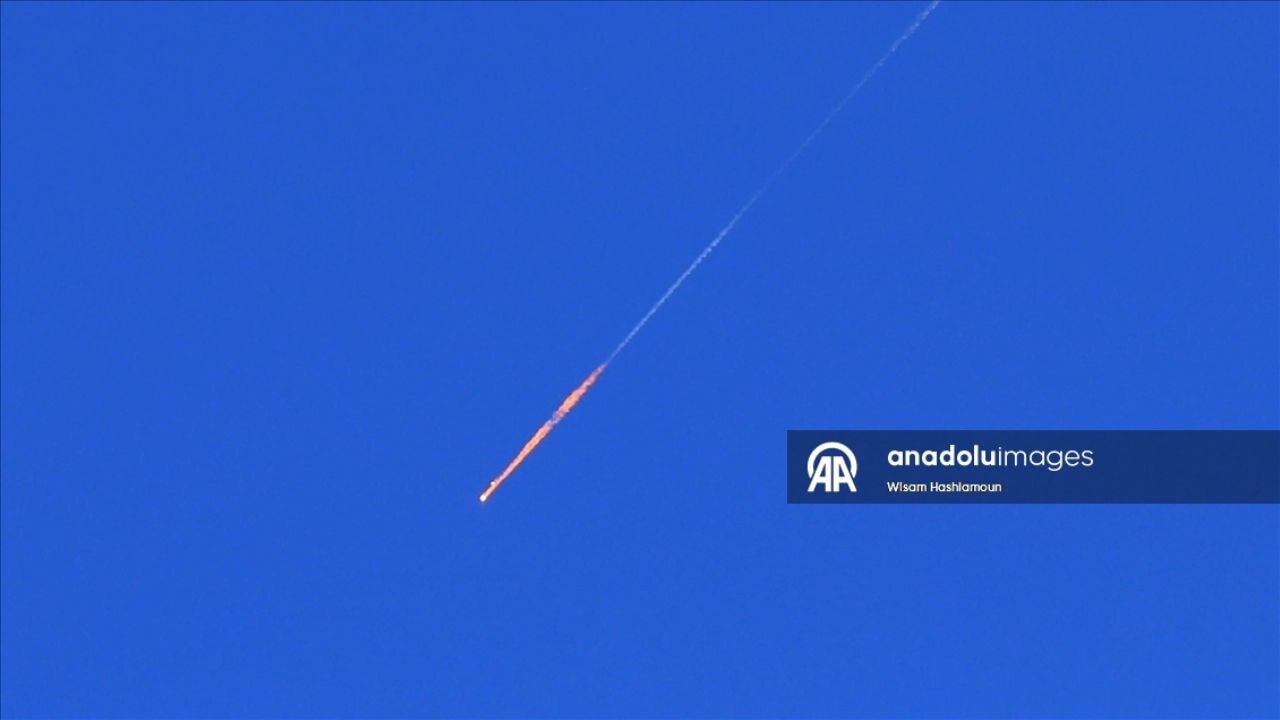 İran'ın füzeleri İsrail'deki askeri tesisleri doğrudan vurdu