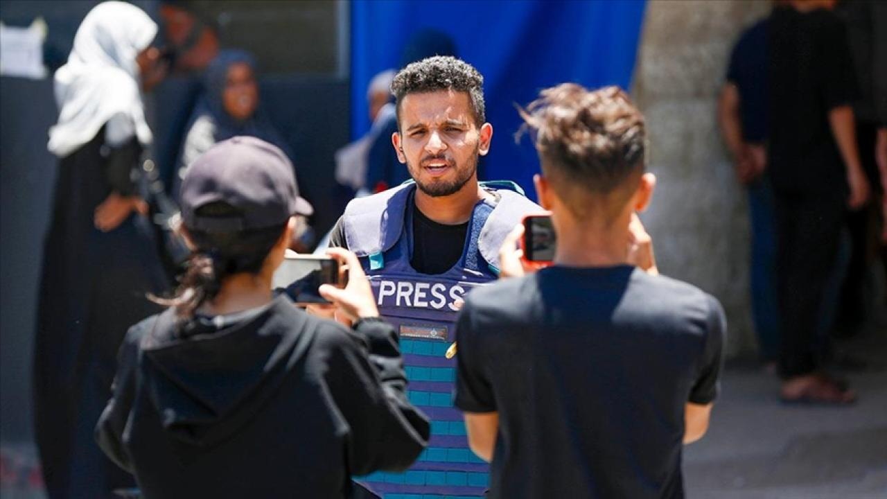 Engelli Filistinli, Gazze'de yaşananları işaret diliyle anlatıyor