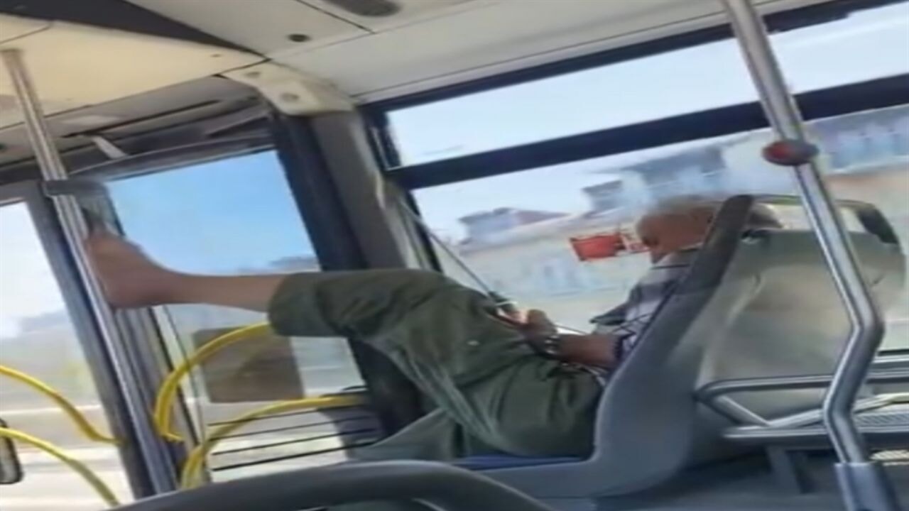 Otobüslerde 'pes' dedirten görüntüler