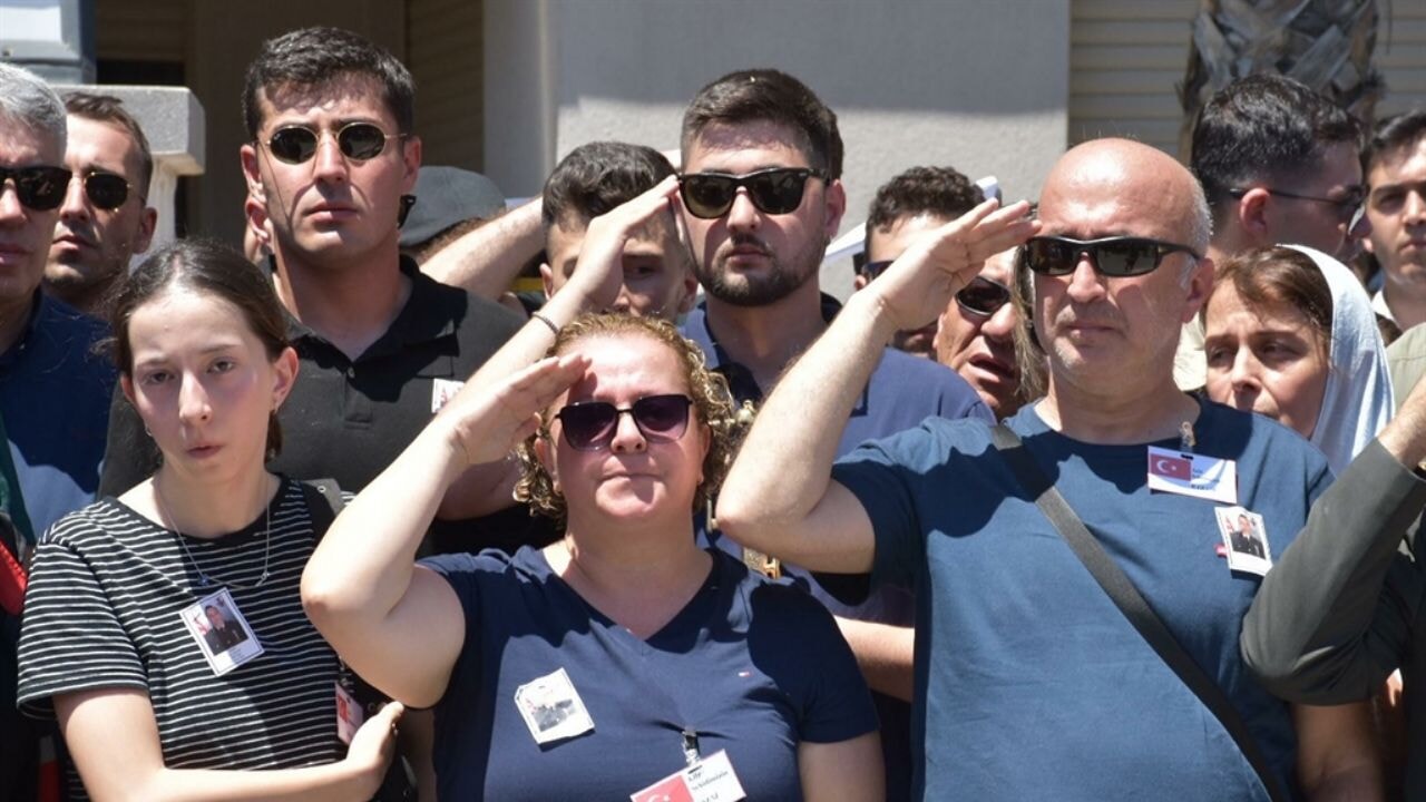 Şehit üsteğmen asker selamıyla uğurlandı