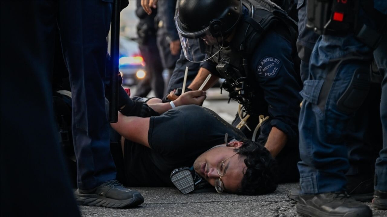 İsrail fişlemiş, Amerikan polisi kelepçelemiş!