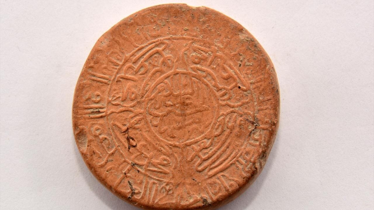 Şiilerin kullandığı 400 yıllık secde taşı bulundu