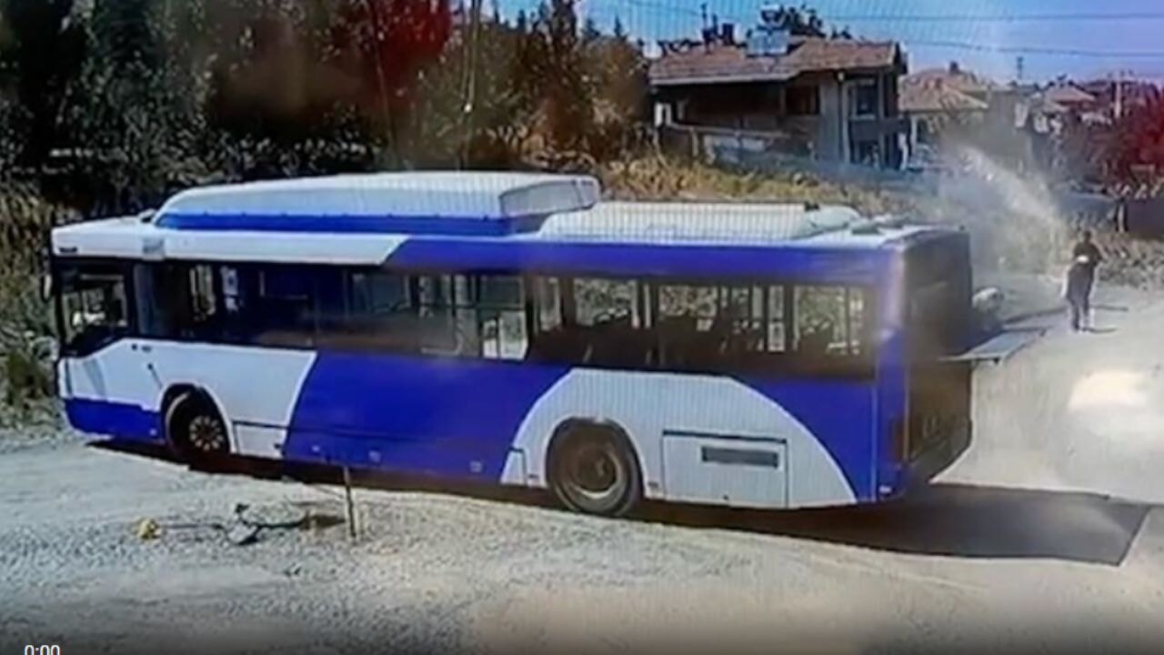 Ankara'da EGO otobüsünün yandığı anlar güvenlik kamerasında