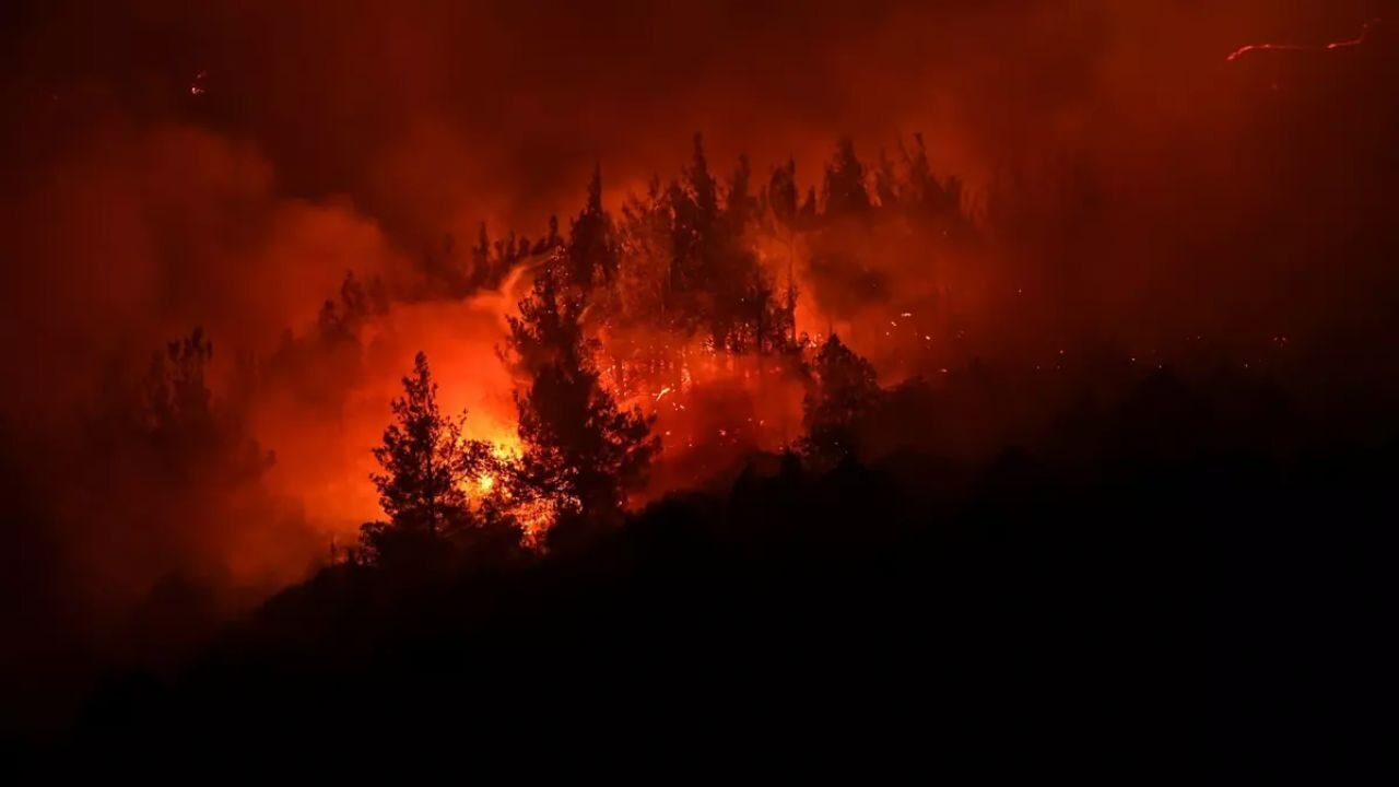 Bursa-Balıkesir sınırında orman yangını nedeniyle yerleşim yerleri boşaltıldı