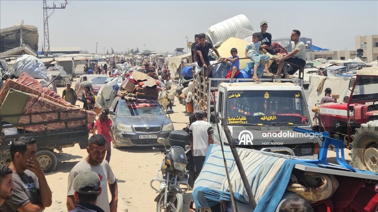 İsrail'in saldırılarının artmasıyla Han Yunus'ta bazı Filistinli aileler yeniden yerinden oldu