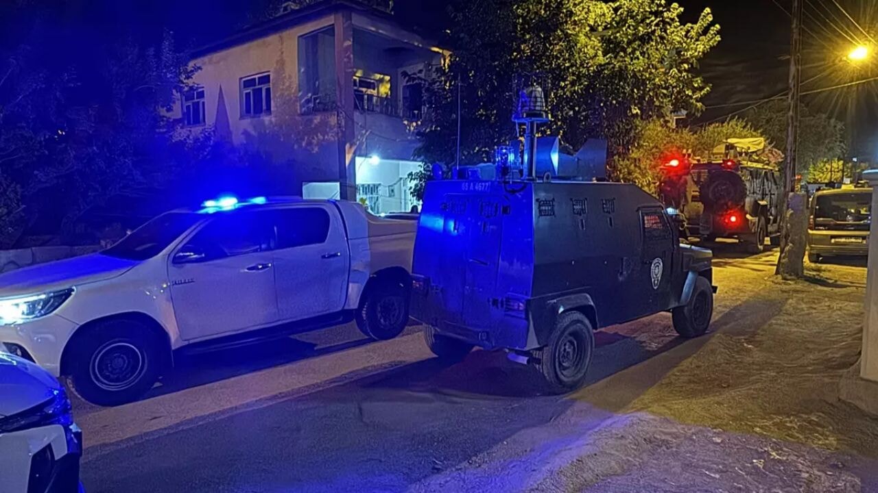 Van'da silahlı saldırı sonucu bir baba hayatını kaybetti, üç çocuğu yaralandı