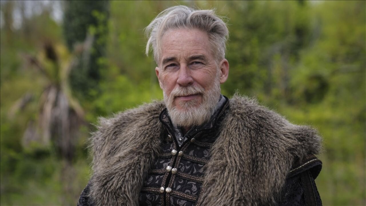 Oyuncu Sinan Albayrak: 'Maalesef gençlik bambaşka bir yerde...'