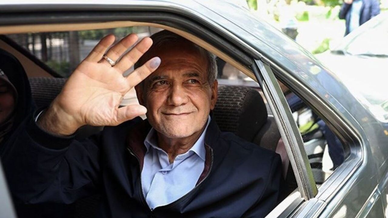 Pezeşkiyan'ın aracına su katılmış benzin koyulunca yolda kaldı!