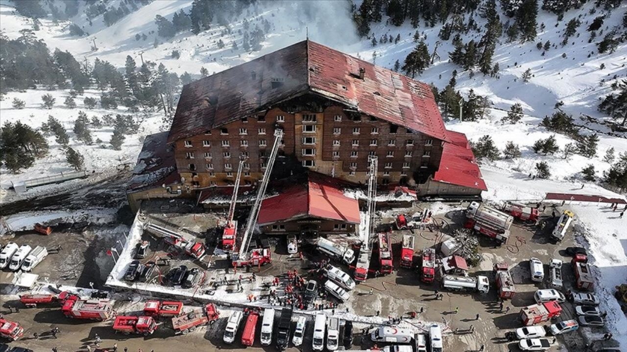 Grand Kartal Otel yangınında 3 bürokrata soruşturma